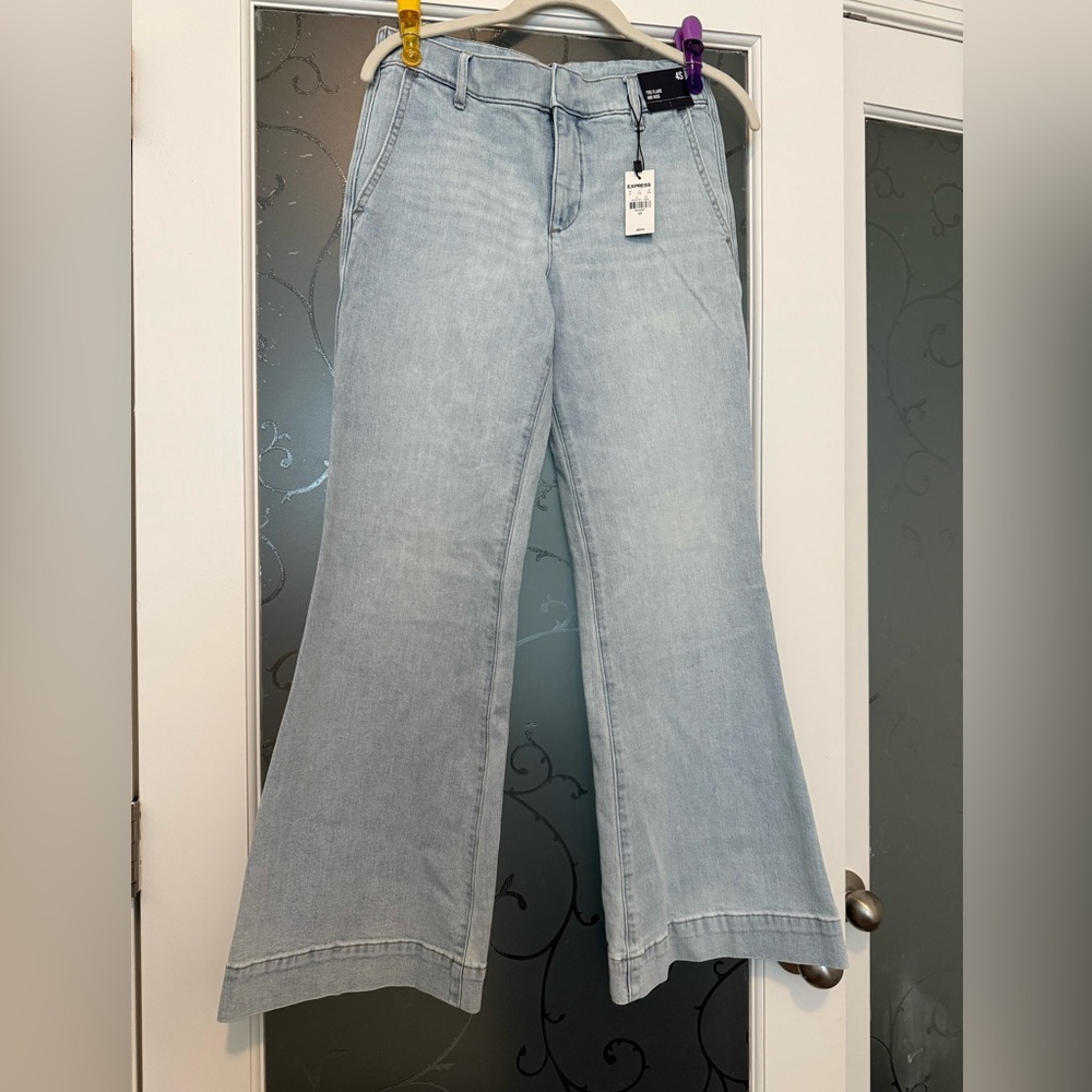 Express Light Wash Wide Leg Jeans
